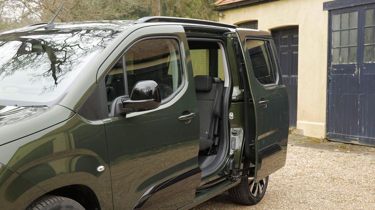 Vauxhall COMBO LIFE ELECTRIC ESTATE 100kW Ultimate XL 52kWh 5dr Auto